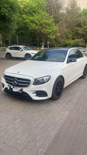 Mercedes E